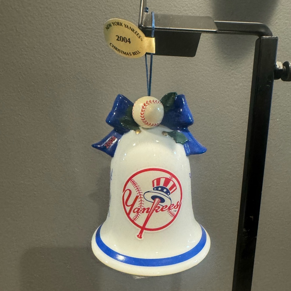 NWT Danbury Mint 2004 Collectable NY Yankees Ornament
